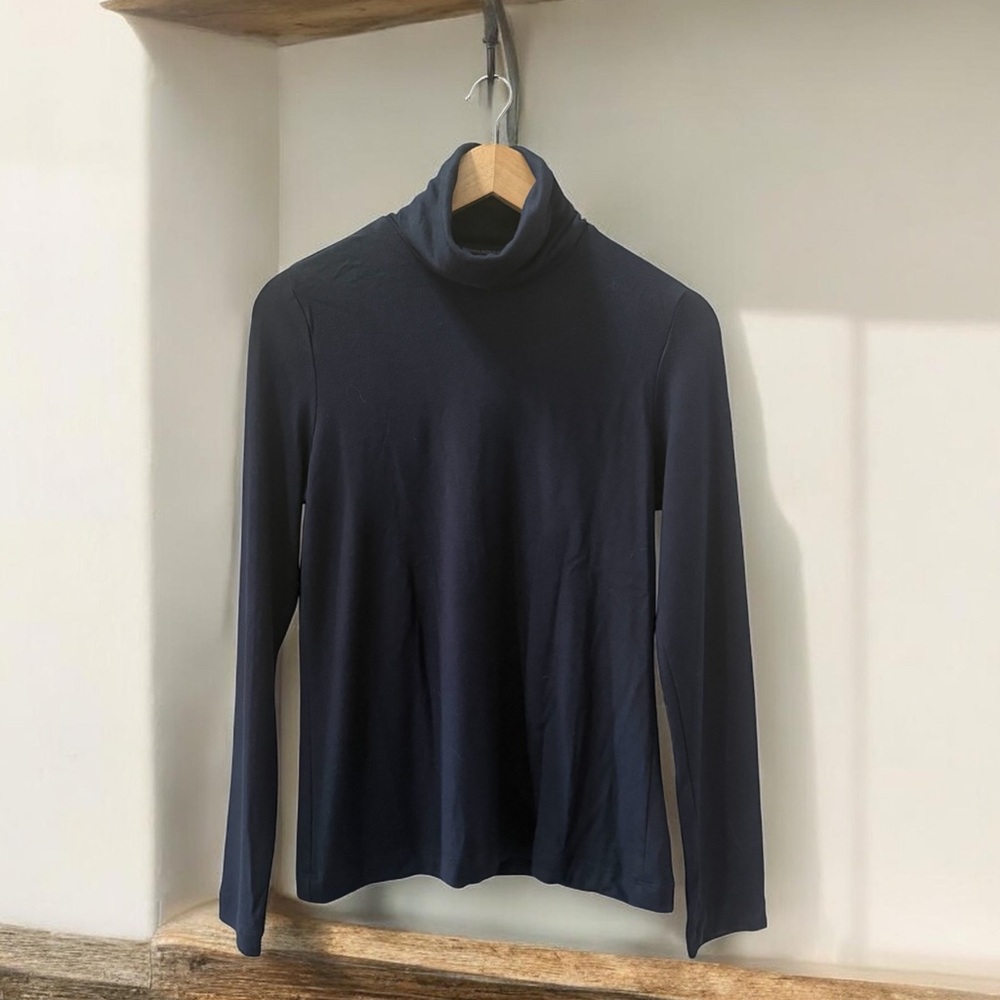 NWT Banana Republic Women’s Navy Blue Knit Turtleneck Top! Medium! NEW! - Picture 2 of 7